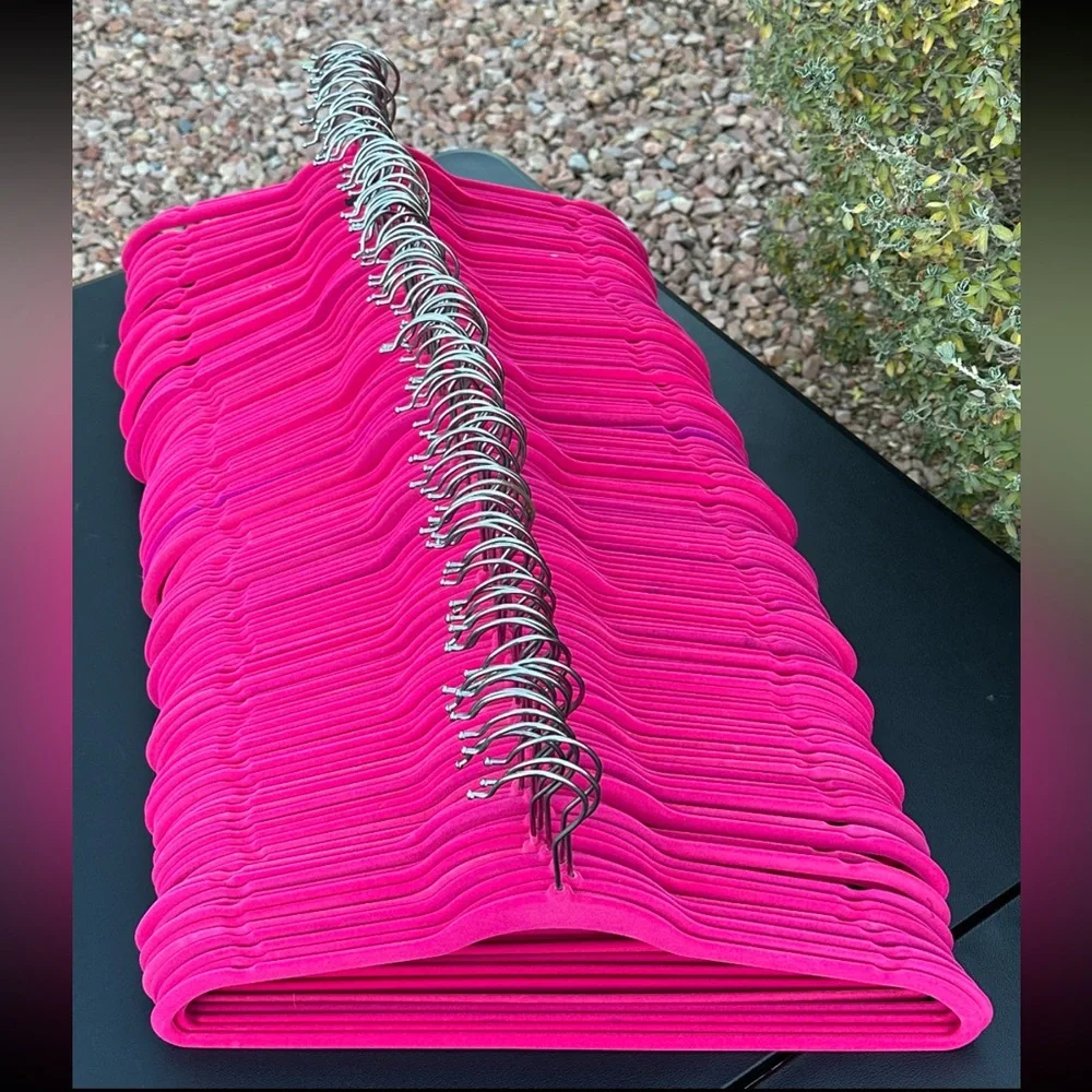 Velvet heavy duty Hangers set of 114 count, used in good condition.